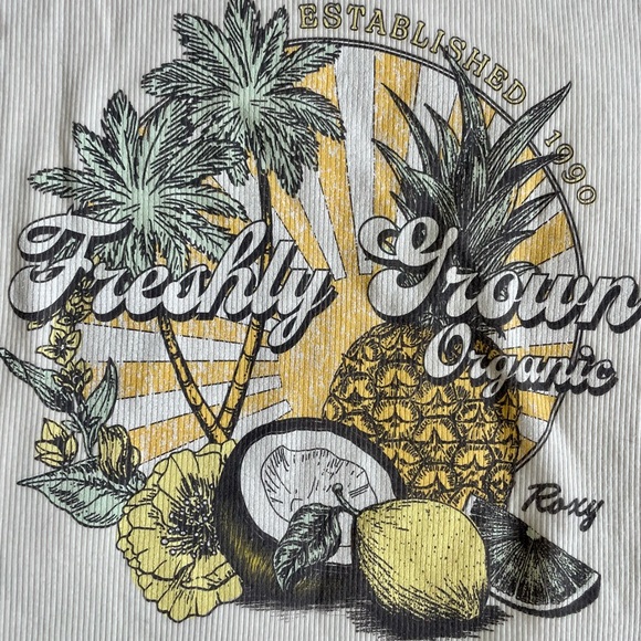 Super cute Roxy pineapple palm tree coconut cropped baseball tee - Picture 3 of 5